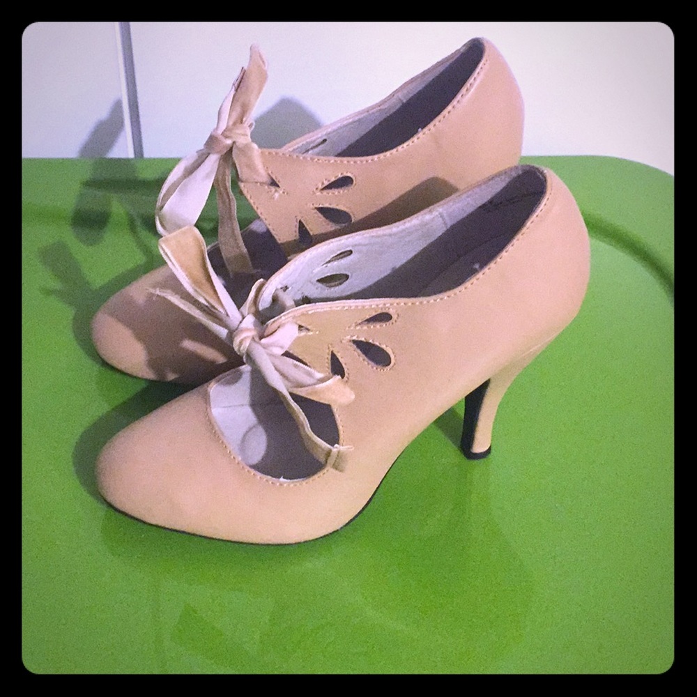Adorable Cream Heel